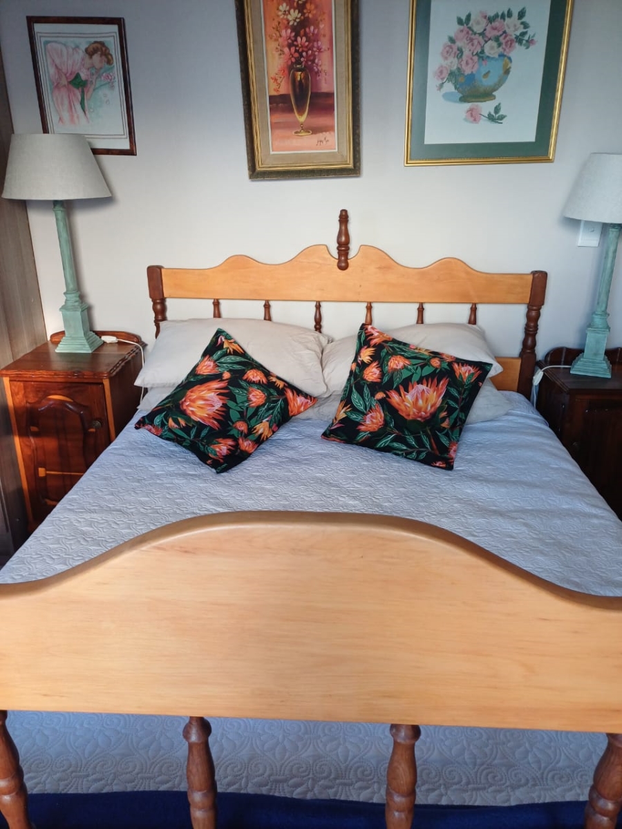 To Let 1 Bedroom Property for Rent in Outeniqua Strand Western Cape